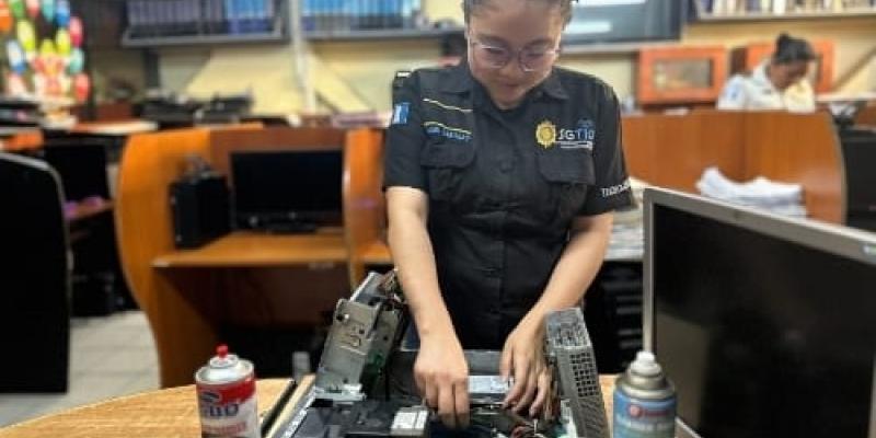Profesionalismo caracteriza a mujeres del área tecnológica de la PNC
