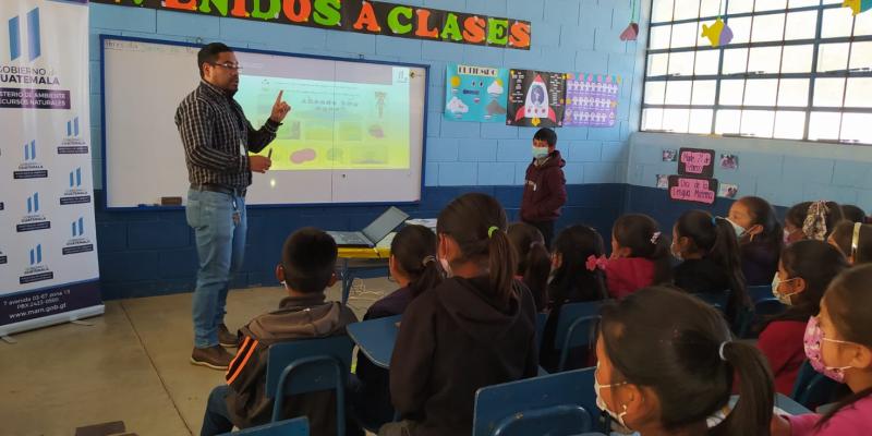 Delegación de San Marcos celebra el Día Mundial del Agua con estudiantes de San Pedro Sacatepéquez