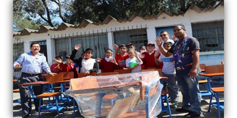 Dideduc Guatemala Occidente  entrega escritorios a centros educativos