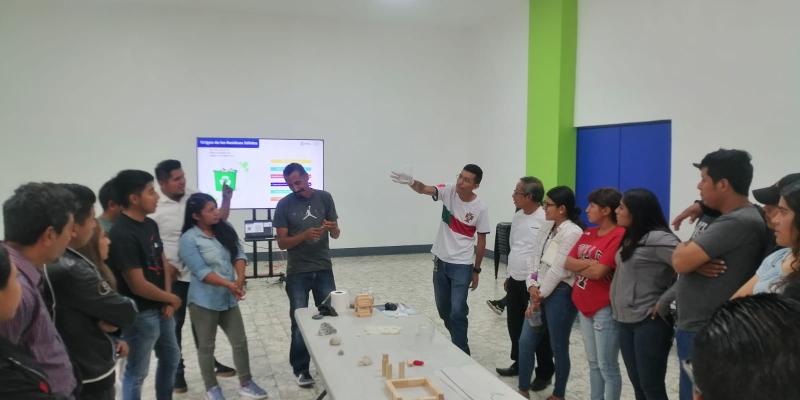 Personal de la Dirección de Residuos y Desechos de la Municipalidad de Guatemala recibe diplomado del MARN