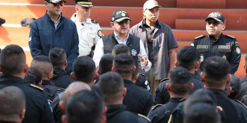 La PNC fortalece destrezas en manejo de armas para la protección ciudadana