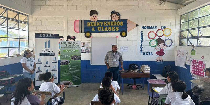 Inculcan en jóvenes de Petén la importancia de la reforestación 