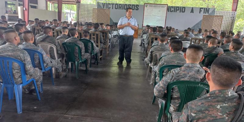 MARN capacita a militares de Zacapa sobre la aplicación del Reglamento 164-2021