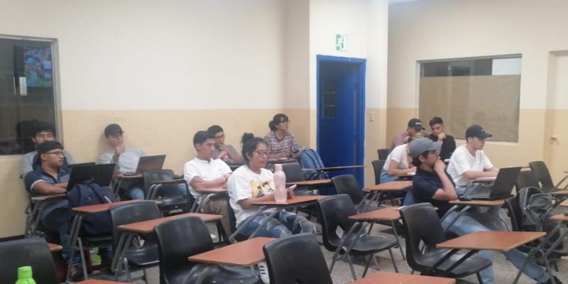 Universitarios de Alta Verapaz aprenden sobre protección de suelos y gestión integral de desechos