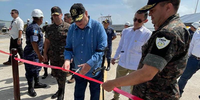Presidente participa en aniversario de astillero naval 