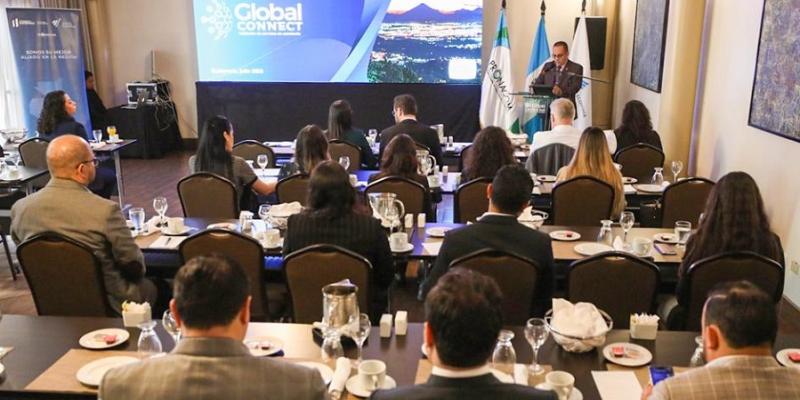El viceministro de Asuntos Registrales, Juan Carlos Pellecer, presidió el evento.
