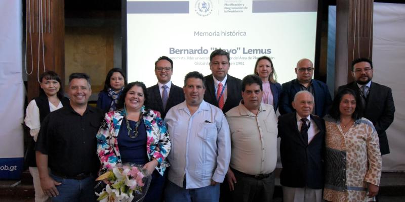 Homenaje a Bernardo Lemus Mendoza por parte de SEGEPLAN.