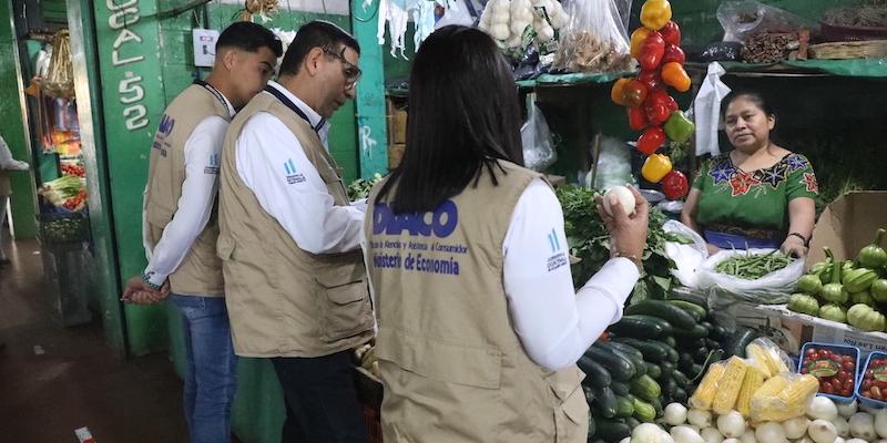 Supervisores de Diaco realiza verificaciones de precios en mercados
