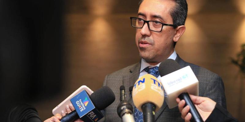 Ministro de Finanzas Públicas, Jonathan Menkos
