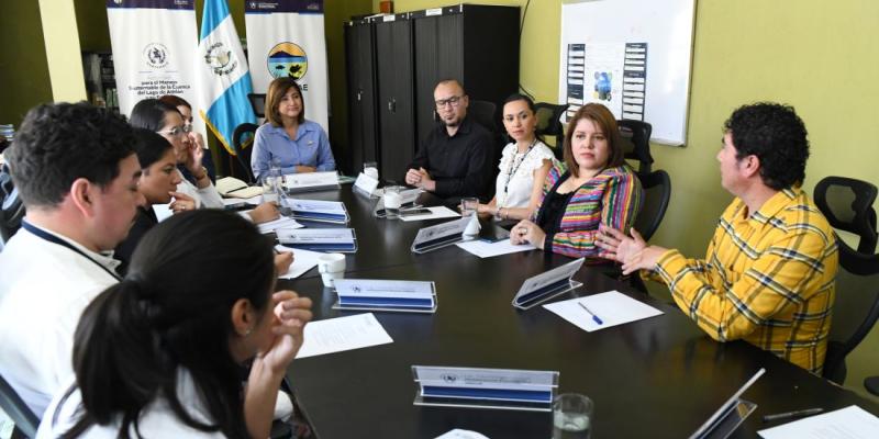 Presidenta en funciones Karin Herrera 