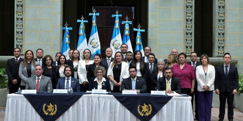 Ministerio de Economía y su equipo 