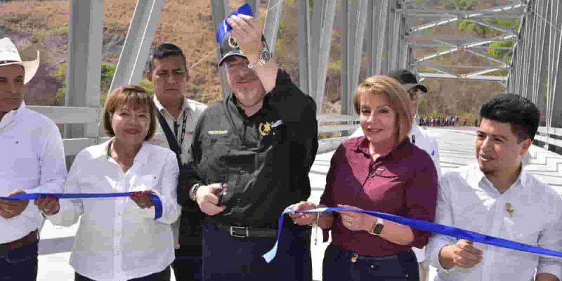 La ministra del Ministerio de Comunicación, Infraestructura y Vivienda, Jazmín De La Vega, en conjunto con el Presidente de la República, Bernardo Arévalo de León, presidieron la inauguración del puente vehicular en la aldea Lo de Reyes, situada sobre el Río Motagua, en El Chol, Baja Verapaz. 