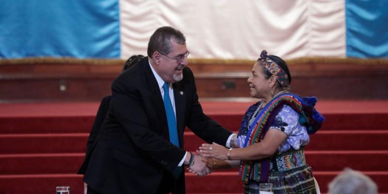 Bernardo Arévalo dijo que el liderazgo femenino es fundamental para la construcción de la paz.