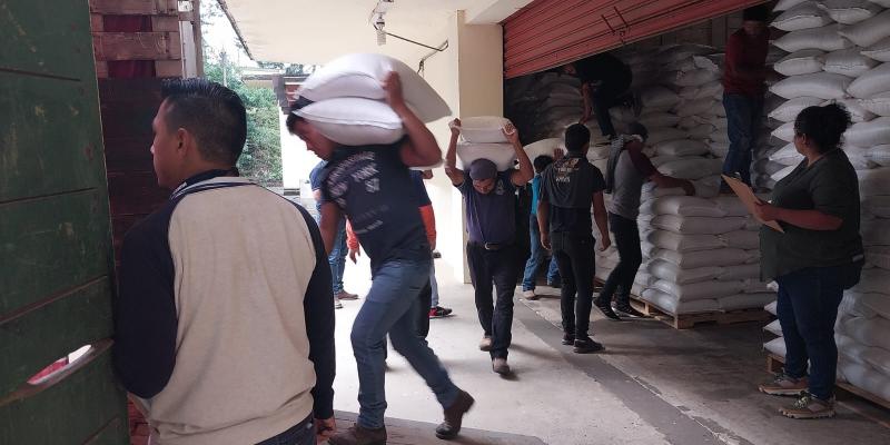 Se inicia entrega de Alimentos de la Reserva Estratégica de Granos Básicos para familias de Alta Verapaz