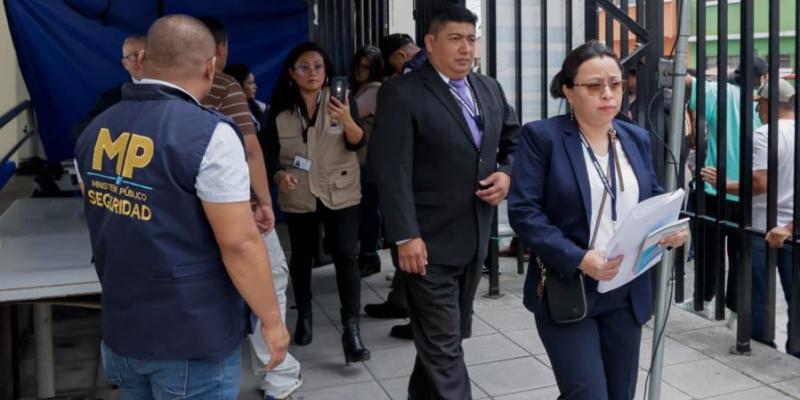 La directora de DIACO,  ingresa al MP
