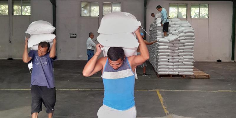 Distribuyen alimentos en Jutiapa y Retalhuleu