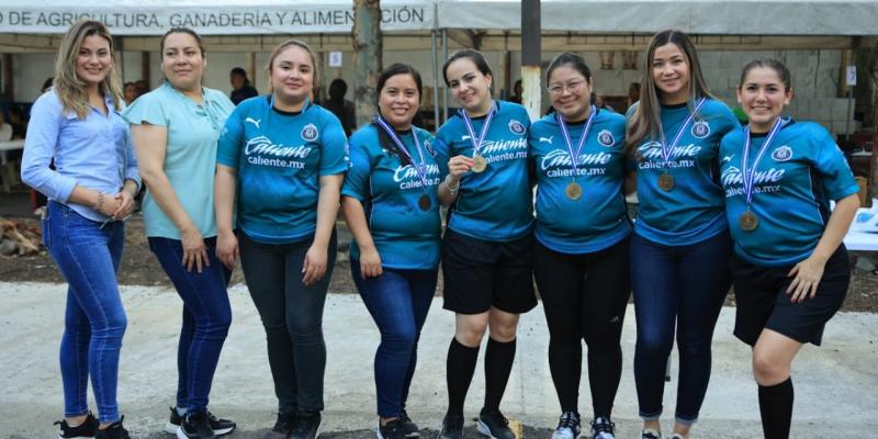 Fomentan actividades deportivas y emprendimientos en la sede central
