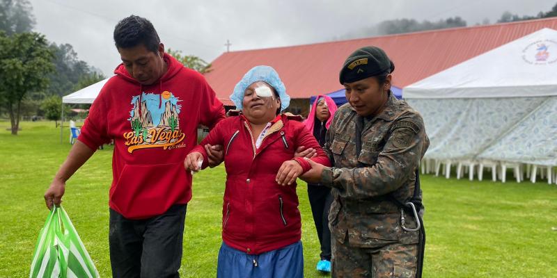Ejército de Guatemala apoya jornada oftalmológica en San Marcos.