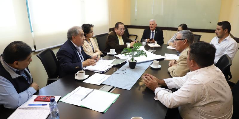 Buscan consensos para llevar electricidad a comunidades de El Chal, Petén