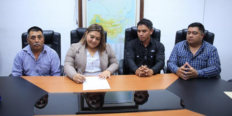 Firman Convenios Administrativos con dos cooperativas