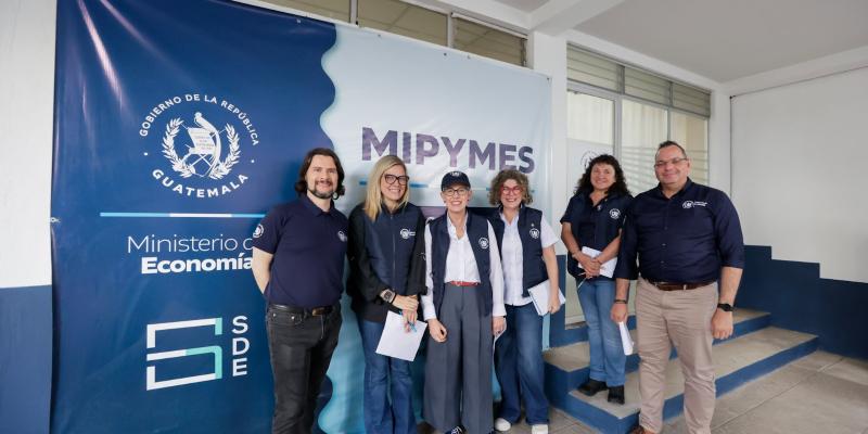 Ministra de economía y viceministros realizan gira en Quetzaltenango