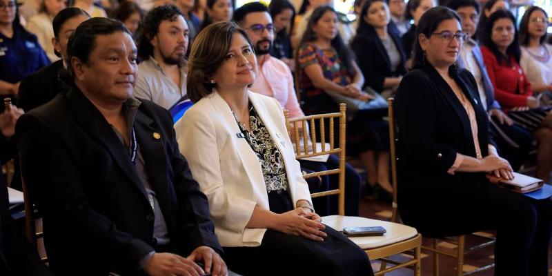 Vicepresidenta Karin Herrera