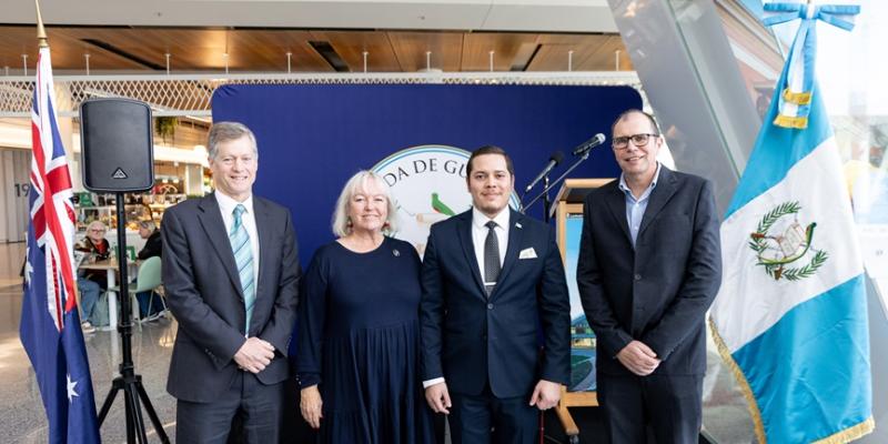 Embajada de Guatemala en Australia inaugura exhibición en el aeropuerto de Canberra