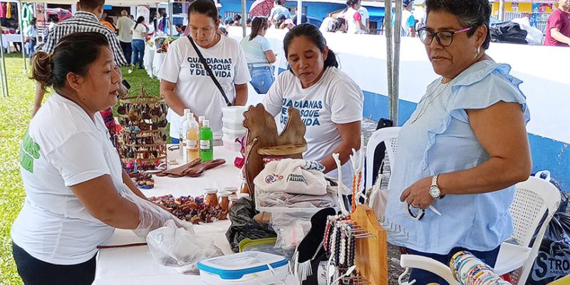 En Feria del Agricultor de San Francisco, Petén, promueve productos locales 