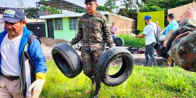 Ejército de Guatemala apoya acciones que tienen como objetivo evitar la propagación del dengue.