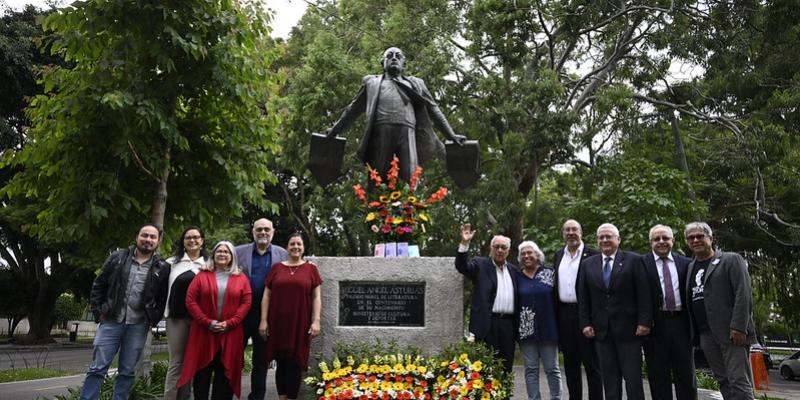 Monumento Miguel Angel Asturias