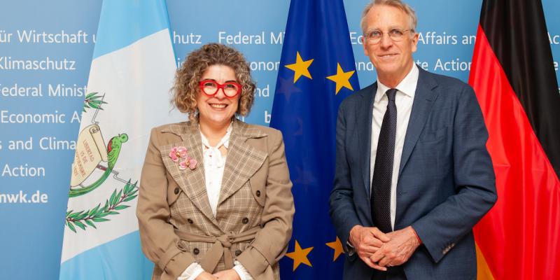 Ministra de economía realizó comisión oficial en Alemania