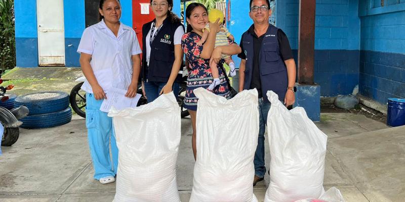 La entrega de raciones de alimentos combate la desnutrición aguda