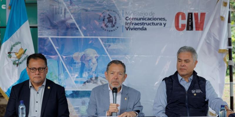 Félix Alvarado, Ministro de Comunicaciones