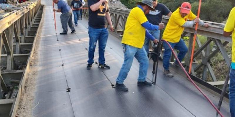 Realizan mantenimiento en puente sobre el río Helado, San Idelfonso Ixtahuacán, Huehuetenango