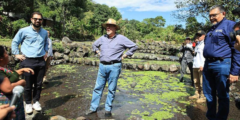Agricultoras reciben Bono Campesino de manos del presidente Arévalo y el ministro Estrada