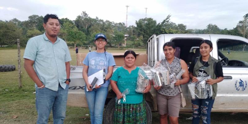 Entrega de equipo y asistencia técnica fortalece apicultura de Petén