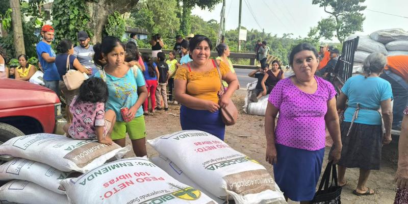 Familias agricultoras de Quetzaltenango reciben Bono Campesino