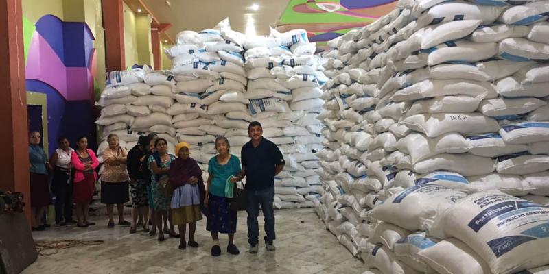 Agricultores de Nueva Santa Rosa reciben Bono Campesino