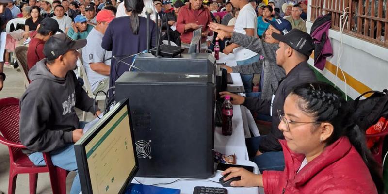 Avanza entrega de Fertilizante en Petén