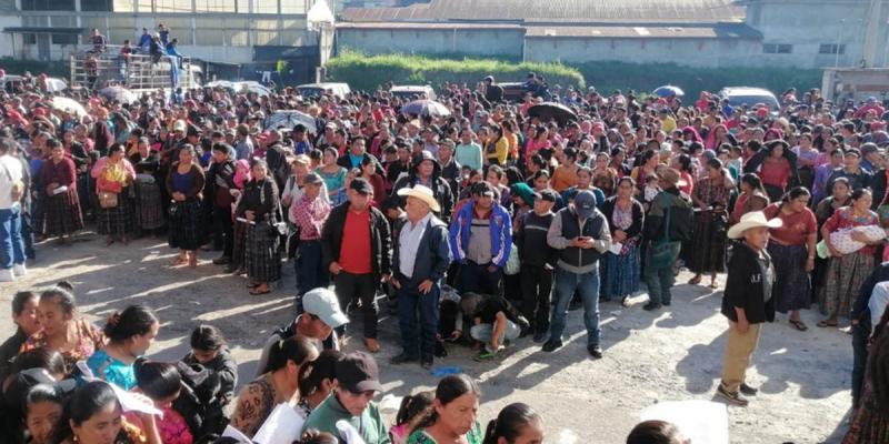 Campesinos de Alta Verapaz reciben Bono Campesino