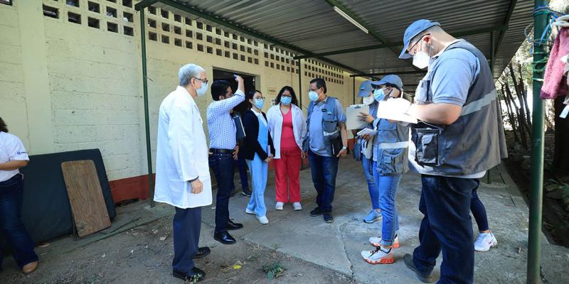 Seguimiento oportuno: se entrega notificación por caso de gatos fallecidos en La Verbena