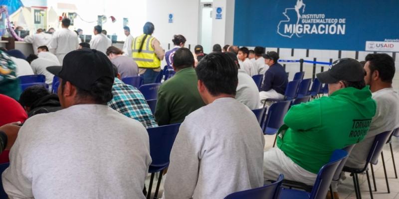 Migración atiende a primeras personas migrantes retornadas de 2025