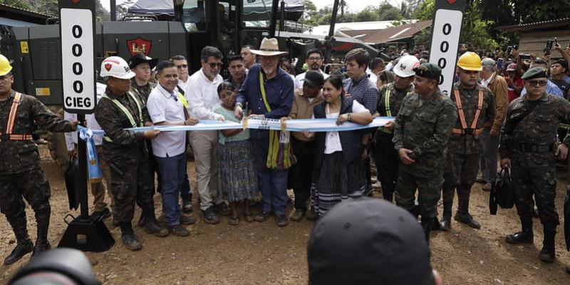 Inauguración del Plan Rutas del Desarrollo en caserío El Corozal de Cobán, Alta Verapaz. 