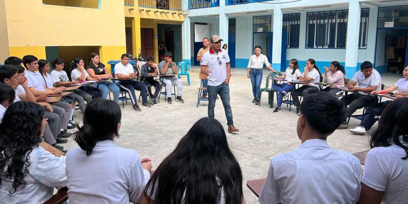 Estudiantes y docentes de El Progreso aprenden de nutrición y huertos escolares