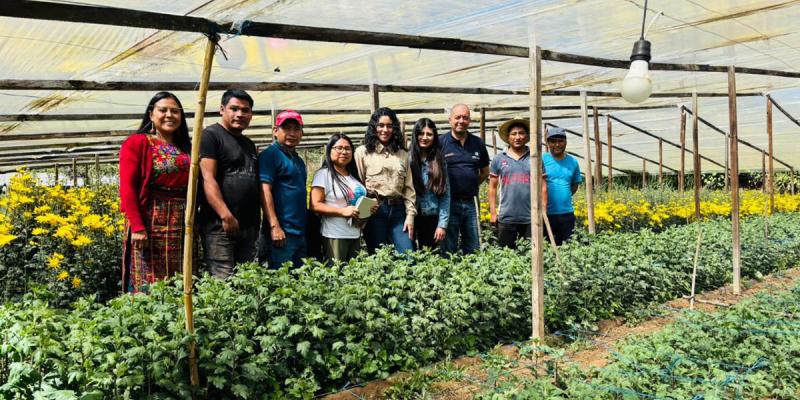 Floricultores reciben capacitación de fortalecimiento organizacional