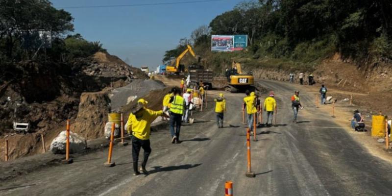 Realizamos trabajos en el Km. 44 de la Autopista Palín, Escuintla