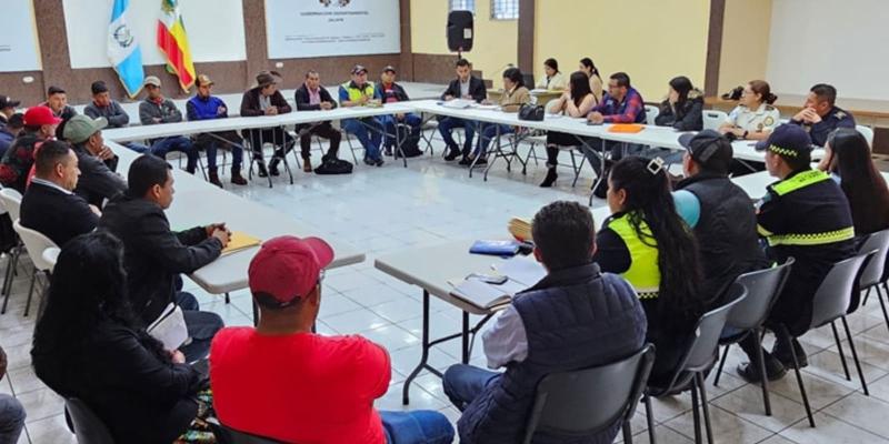 DGT trabaja para fortalecer el transporte público extraurbano en Jalapa