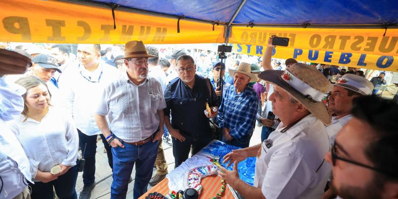 Presidente Arévalo respalda acciones en beneficio de los pequeños caficultores