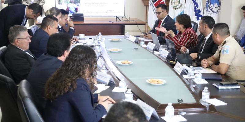 CIV y Congreso trabajan en leyes por un transporte más eficiente