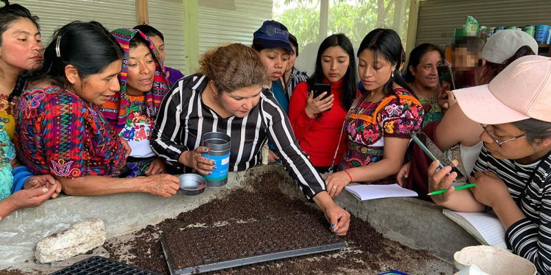 Agricultoras visitan granja Integral Agropecuaria para mejorar sus procesos de cultivo y pecuario